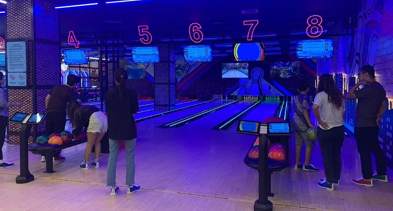 Ide Liburan Akhir Pekan ke Bekasi dengan Keluarga, Yuk Jajal Main Bowling!