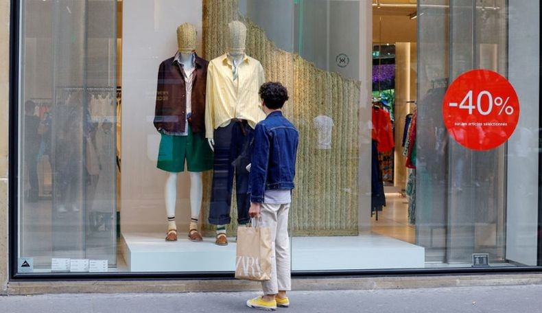 Maling Ini Nyamar Jadi Boneka Manekin di Mal, Bobol Toko Perhiasan Setelah Tutup
