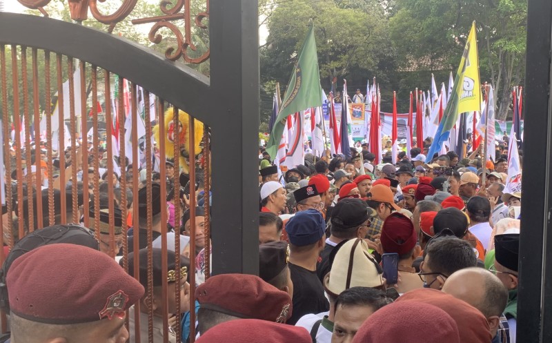 Suasana Pendaftaran Capres-Cawapres di Kantor KPU, Jalan Imam Bonjol Ditutup Total