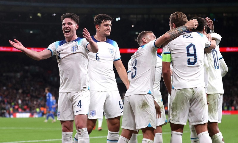 Skuad Timnas Inggris Pesta Semalam Suntuk Ditemani Bir dan Gadis Seksi Rayakan Lolos Piala Eropa 2024