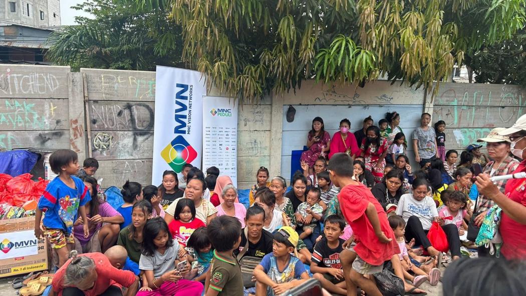 MNC Vision Networks Beri Santunan pada Ratusan Pemulung di Kawasan Pasar Senen