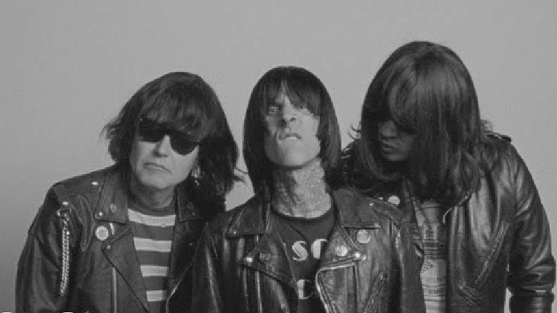 Lirik Lagu Dance with Me - Blink-182 dan Terjemahan