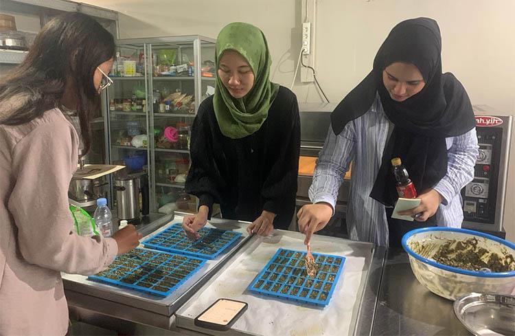 Mahasiswa UNS Ciptakan Snack Bar untuk Kurangi Nyeri saat Menstruasi