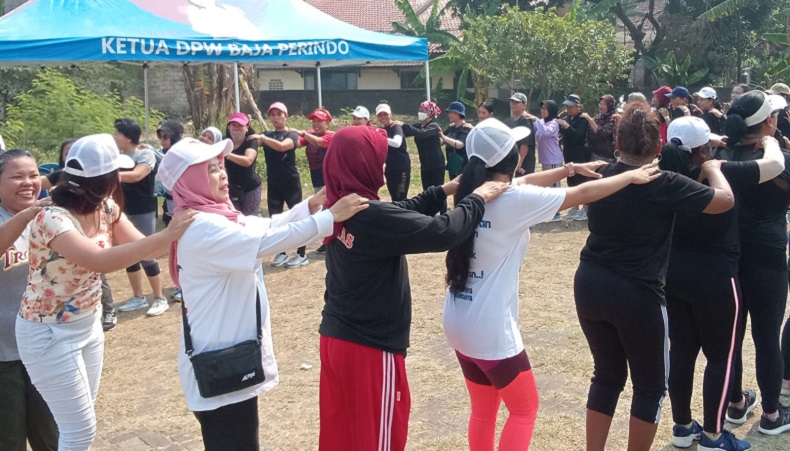 Rere Tati Senam Sehat Bersama Ratusan Emak-Emak di Depok, Warga: Pokoknya Mantap Pro Rakyat Kecil
