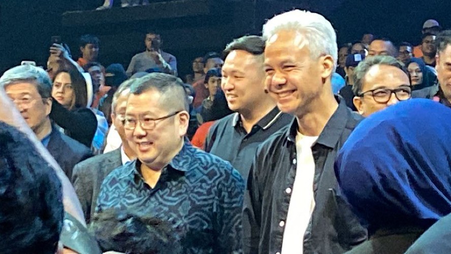 Hangatnya Momen HT dan Ganjar Pranowo Nikmati Malam Minggu di Malam Puncak Kilau Raya MNCTV 32