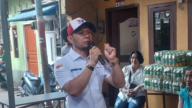 Caleg Partai Perindo Herwanto Bagikan 1.000 Minyak Goreng ke Warga Tanah Tinggi Jakpus