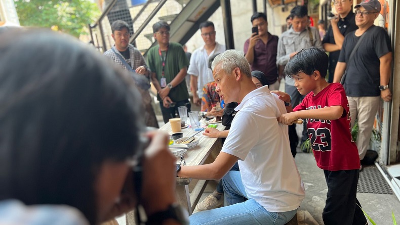 Ganjar Dipijat Gibran usai Makan Siang di Jaksel: Ini Jurus Mengeluarkan Angin