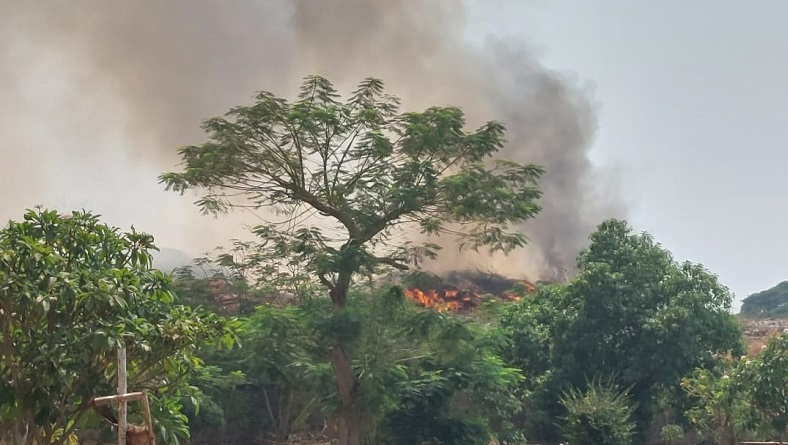 Kebakaran TPA Rawa Kucing Tangerang, Warga Terdampak Asap Mulai Dievakuasi