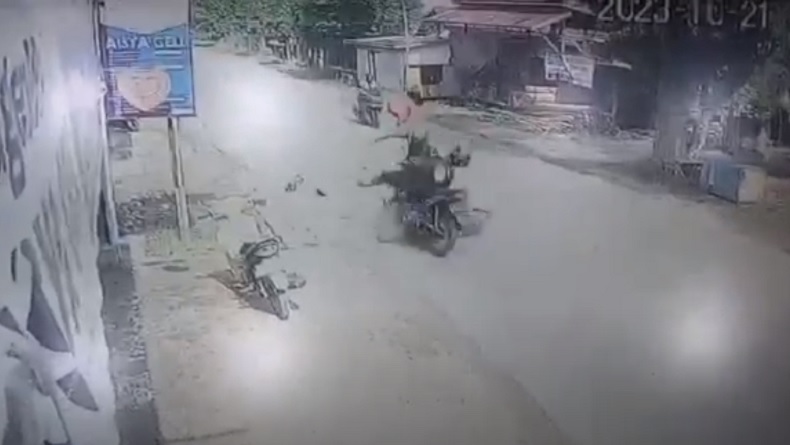 Kecelakaan Maut di Palangka Raya, Detik-Detik 2 Motor Bertabrakan Terekam CCTV