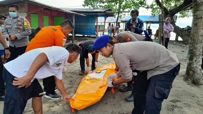 Palabuhanratu Sukabumi Geger, Mayat Terdampar di saat Banyak Wisatawan Berenang di Pantai