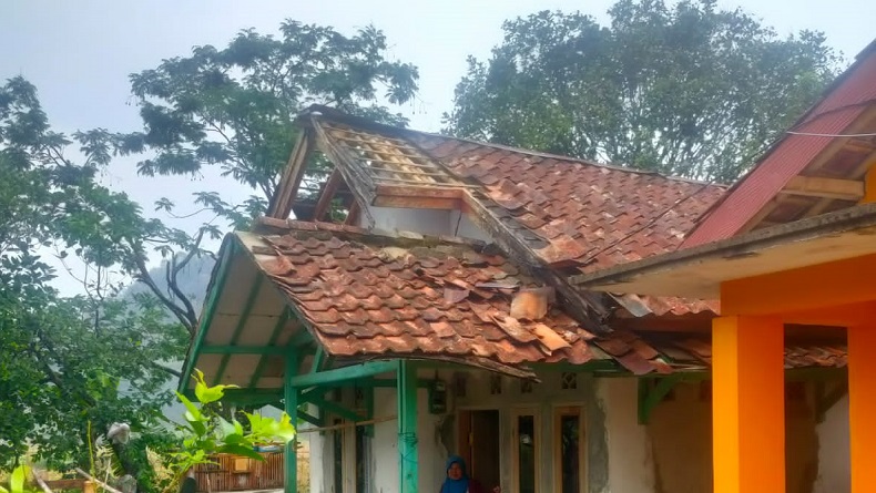 BNPB: 77 Rumah di Kabupaten Sukabumi Rusak akibat Angin Puting Beliung