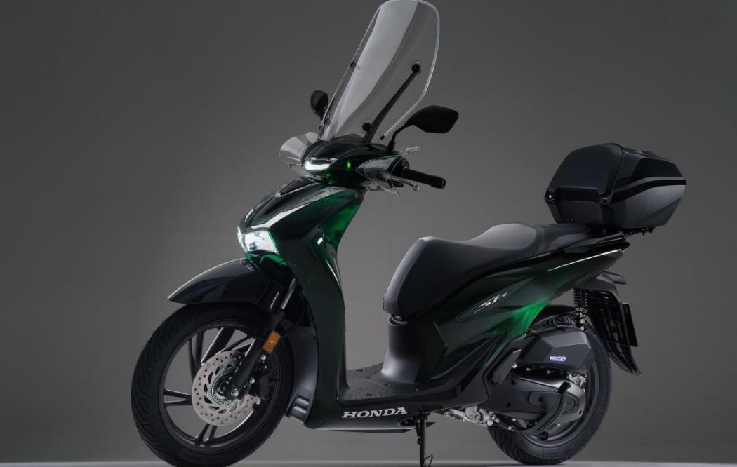 Honda Luncurkan Motor Matik Gaya Retro, Bodinya Hijau Tembus Pandang