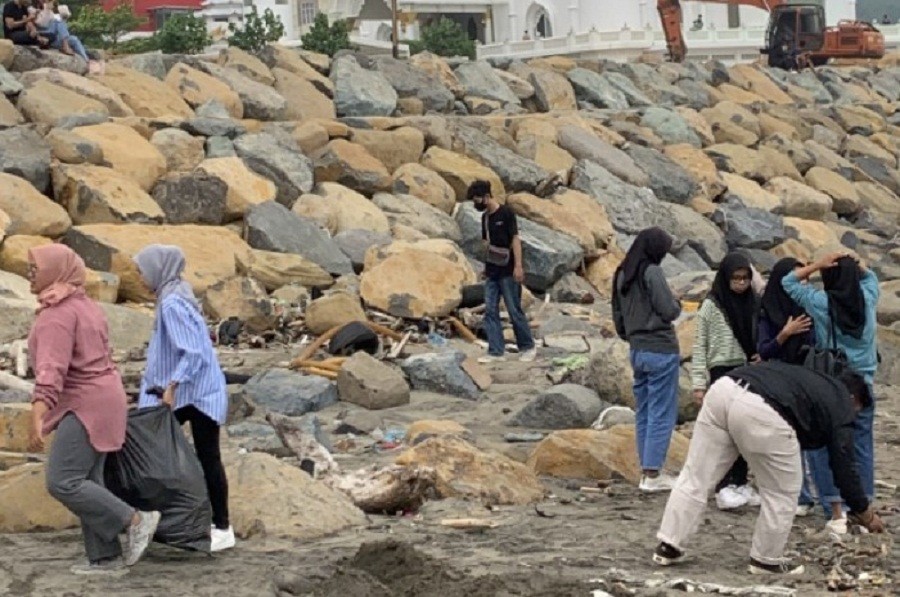 Dukung Ganjar Pranowo, Relawan Gelar Aksi Peduli Lingkungan di Taplau Padang