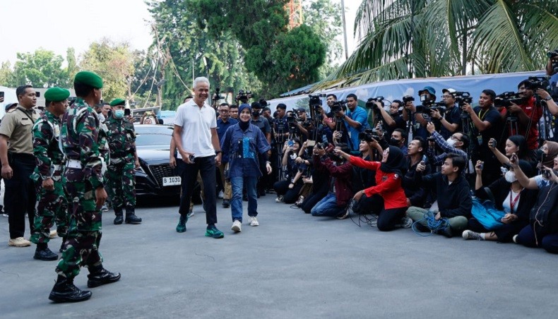 Love Birds! Intip Perhatian Siti Atikoh saat Temani Ganjar Pranowo Tes Kesehatan, Ini Foto-Fotonya