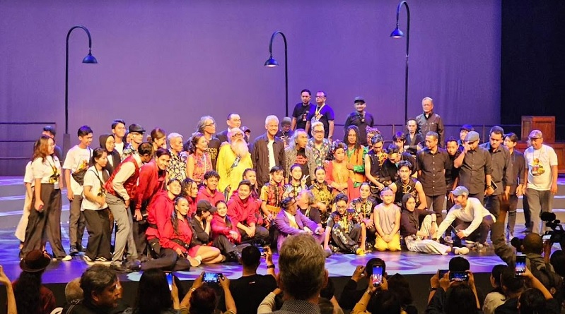 Nonton Pentas Indonesia Kita di TIM, Ganjar: Guyonannya Nyelekit, Nyindir, tapi Penuh Makna