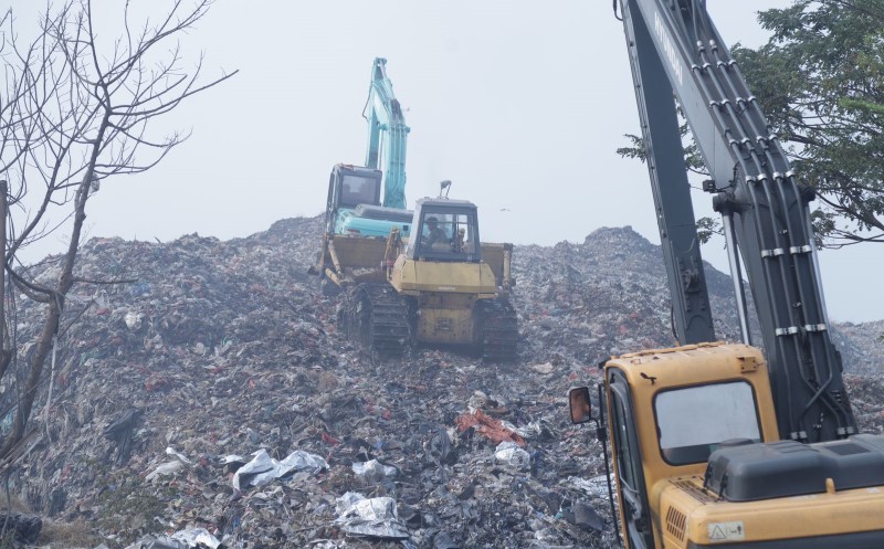 Tiga Hari Kebakaran TPA Rawa Kucing Tangerang Belum Padam, Asap Masih Membubung