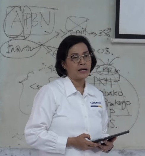  Kunjungi SMAN 3 Semarang, Sri Mulyani Kenang Masa-Masa Berseragam Putih Abu-Abu 