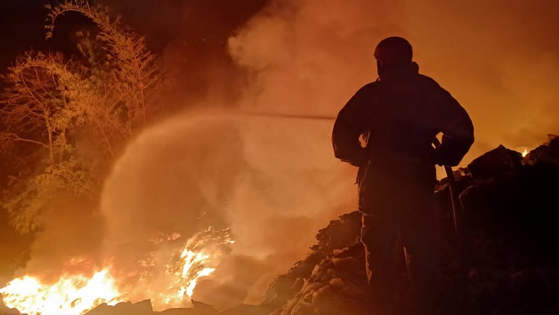 Kebakaran TPS Limo Depok Padam, Api Berkobar 8 Jam