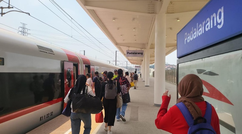 Kereta Cepat Whoosh Angkut 23.439 Penumpang di Akhir Pekan