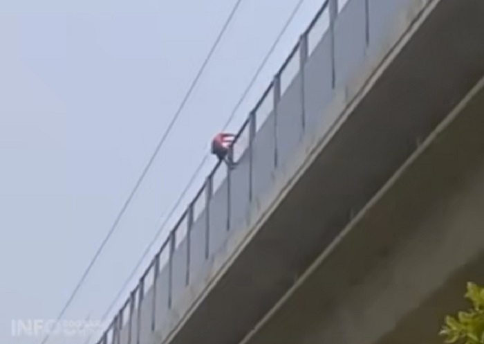 Perjalanan Kereta Cepat Whoosh Sempat Tertahan 20 Menit gegara Dugaan Ada Orang Mau Bunuh Diri