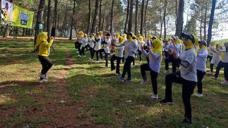 Ratusan Warga Kertasari Bandung Ikut Senam Massal, Ketua IIPG Jabar: Kesehatan Nomor 1