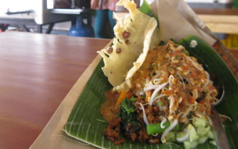 Intip Resep Pecel Pincuk Khas Madiun, Makanan Ganjar Pranowo-Mahfud MD Usai Test Kesehatan di RSPAD Gatot Subroto