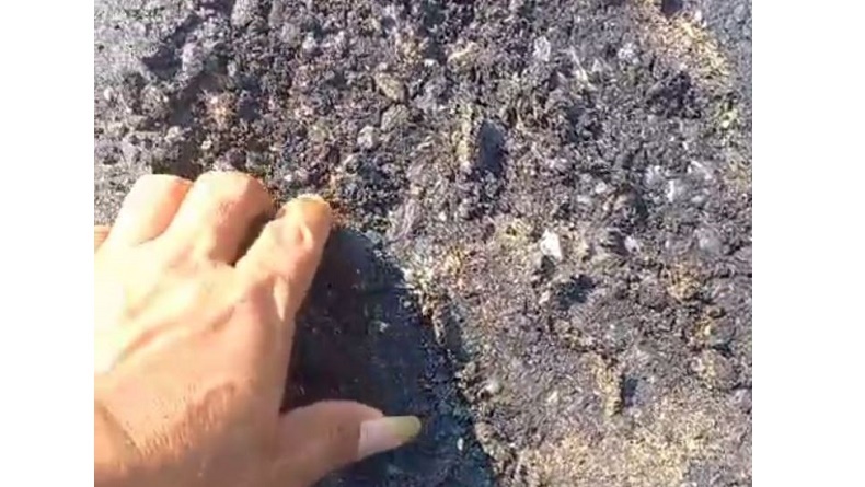 Viral Video Aspal Jalan Baru di Kolaka Utara Mudah Dikelupas Pakai Tangan