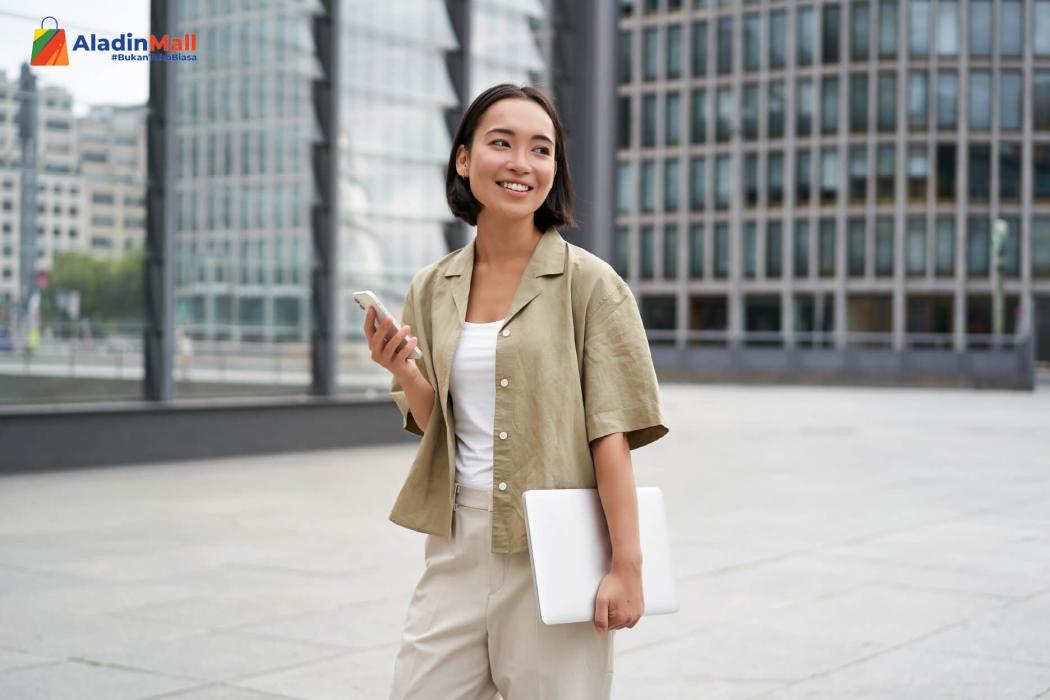Inspirasi Outfit Kantor Casual, Perhatikan Poinnya untuk Mendapatkan Look Ini!