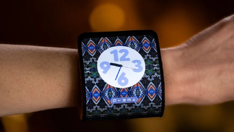 Tampil Beda, Perangkat Hybrid Motorola Tawarkan Pengalaman Smartphone-Smartwatch Jadi Satu