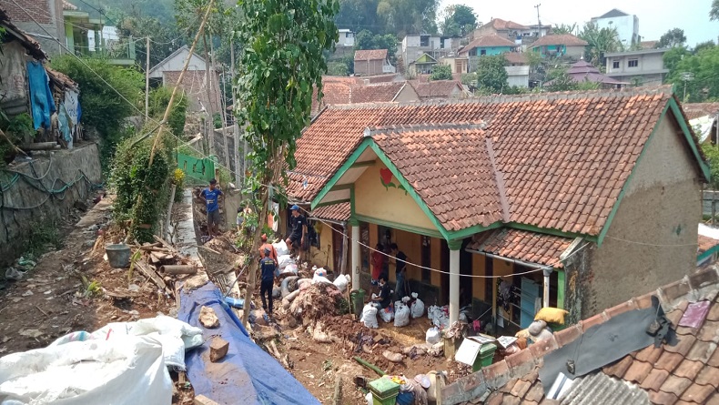Waspada! Bencana Puting Beliung dan Tanah Longsor Ancam Bandung saat Peralihan Musim