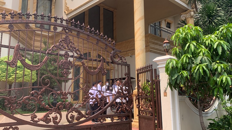 Polisi Geledah Rumah Mewah di Kompleks Firli Bahuri, Ketua RW Sebut Milik Purnawirawan Polri