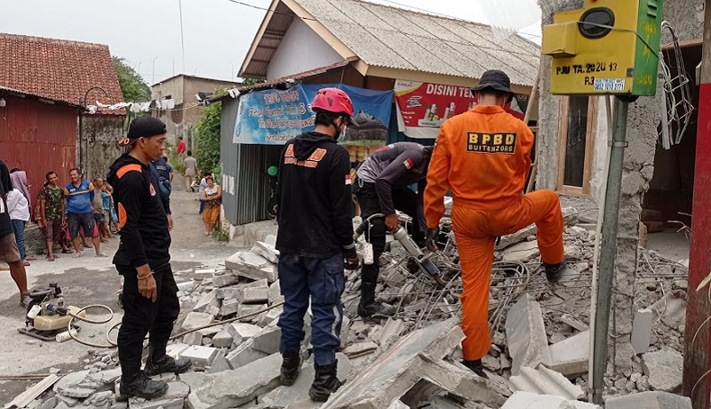 Rumah 2 Lantai di Kota Bogor Ambruk