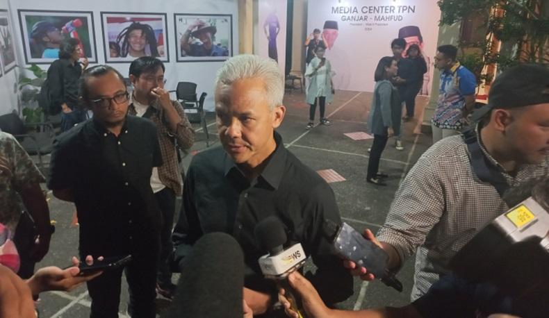 Ganjar Pranowo Tak Lagi Pakai Baju Hitam-Putih, Ternyata Ini Alasannya