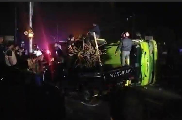 Kecelakaan di Padang Panjang, Truk Pengangkut Besi Jembatan Terguling, 3 Orang Terluka