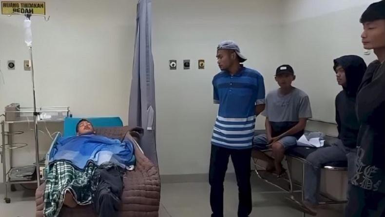 Pemuda di Palembang Diserang Puluhan OTK, Kedua Tangan Dibacok hingga Nyaris Putus