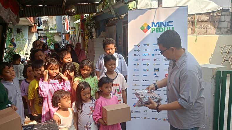 MNC Peduli Bagikan Bantuan untuk Anak Sekolah Terdampak Kebakaran di Gambir Jakpus 