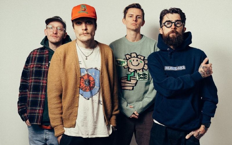 Lirik Lagu Wish You Were Here – Neck Deep dan Terjemahan, Format Akustik Bernuansa Punk
