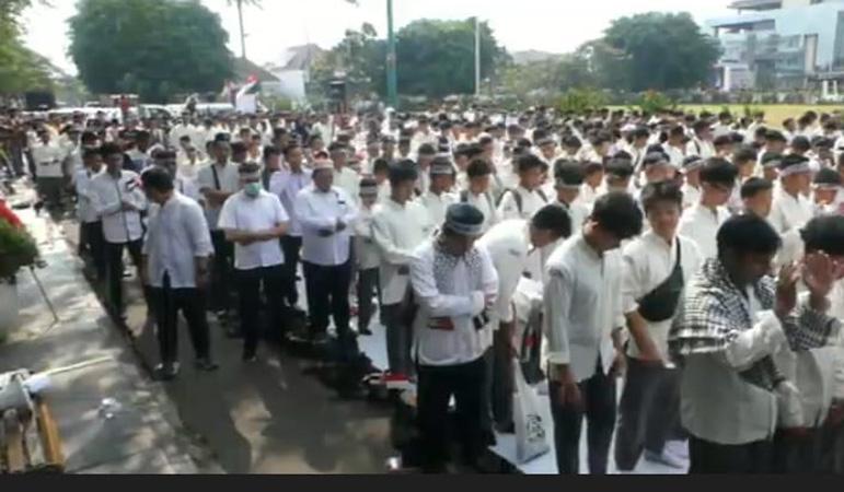  Ribuan Pelajar di Purwokerto Gelar Salat Gaib dan Doa Bersama untuk Palestina
