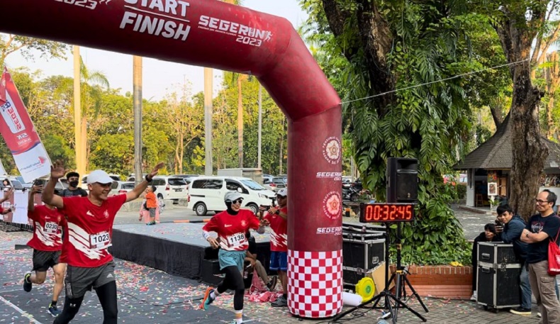 Ganjar Lari Pagi Bersama Kagama DKI di Ancol: Ternyata Istriku Lebih Kencang Larinya