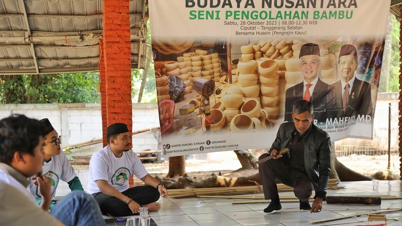 Relawan Santri Dukung Ganjar Lestarikan Pengolahan Bambu di Tanah Air