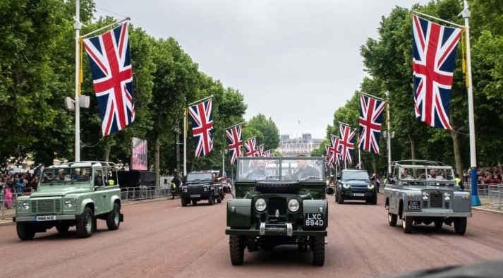 Raja Inggris Cari Mobil Harian Baru, Era Land Rover Berakhir