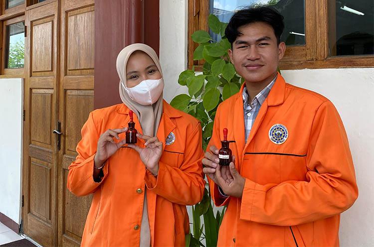 Hebat, Mahasiswa UAD Ciptakan Serum Pencegah Kantung Mata Berbahan Mentimun