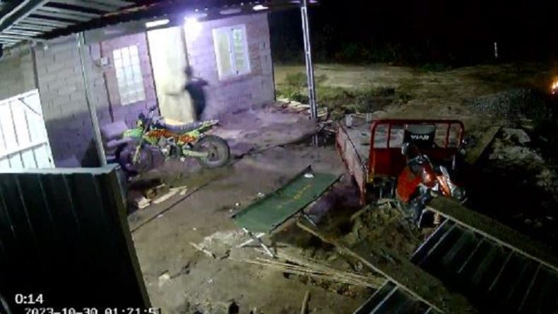 Viral Warga Lari Masuk Rumah saat Gempa di Kalteng, Netizen: Mau Ketawa tapi Bencana