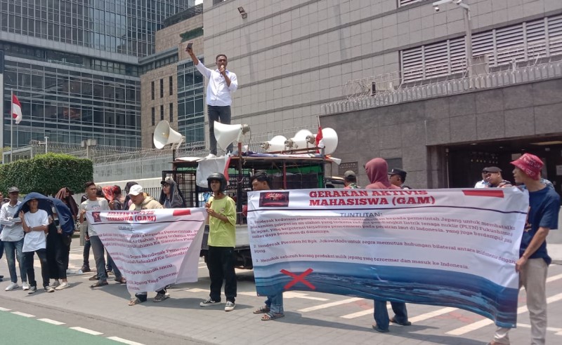 Protes Pembuangan Limbah Nuklir ke Laut di Depan Kedubes Jepang, Mahasiswa Serukan 3 Tuntutan