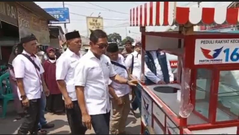  Dapat Bantuan Gerobak, Pelaku UMKM di Banyumas Doakan Partai Perindo Sukses di Pemilu 2024