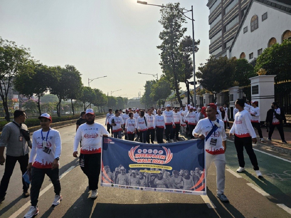 Delegasi PSMTI dan Ratusan Santri Jalan Sehat InterFaith Walk & Harmony 2023 bersama Imam Besar Masjid Istiqlal