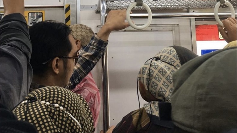 KRL Cikarang-Angke Sempat Tertahan di Stasiun Bekasi Timur, Ini Kata KCI