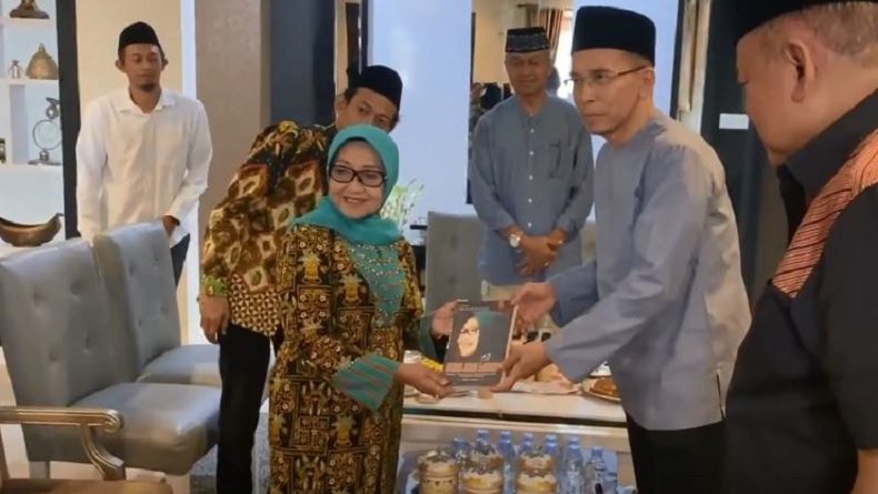 Bertemu Putri Pendiri NU, TGB Diminta Beri Motivasi Ratusan Santriwati