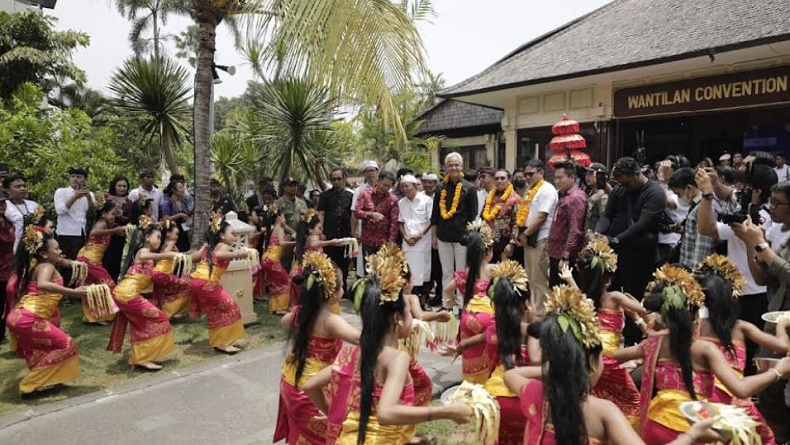 Ganjar Pranowo Disambut Meriah 190 Penari Pendet, Ini 5 Jenis Tari Bali yang Perlu Kamu Tahu
