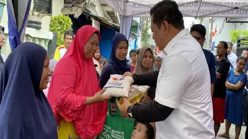 Warga Pulo Gadung Terbantu atas Bazar Sembako Murah Caleg Perindo Berman Nainggolan
